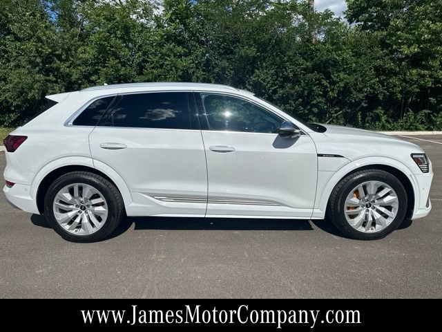 Used 2022 Audi e-tron S Premium Plus AWD/4WD image 4