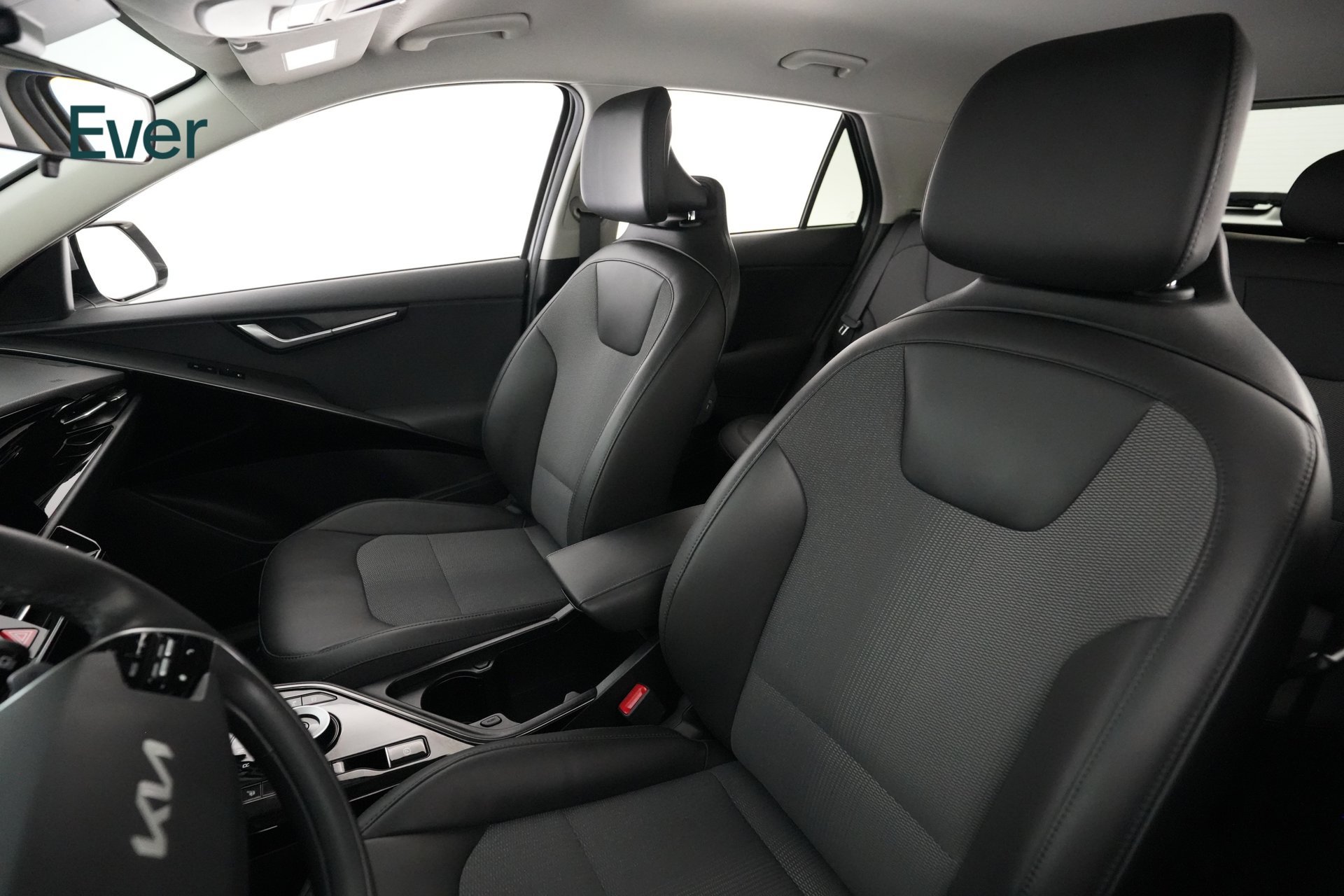 Used 2023 Kia Niro Wind w/ Wind Preserve Package FWD image 4