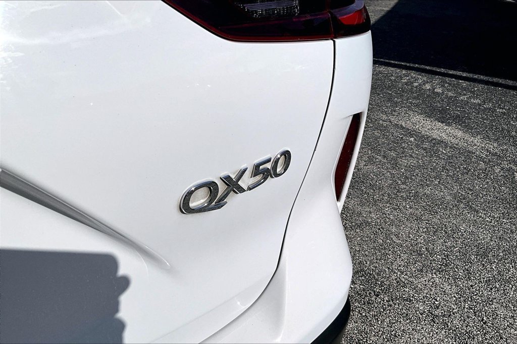 Certified 2022 INFINITI QX50 Luxe FWD image 40