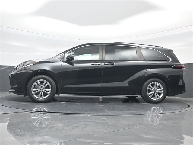 Used 2022 Toyota Sienna XSE image 58