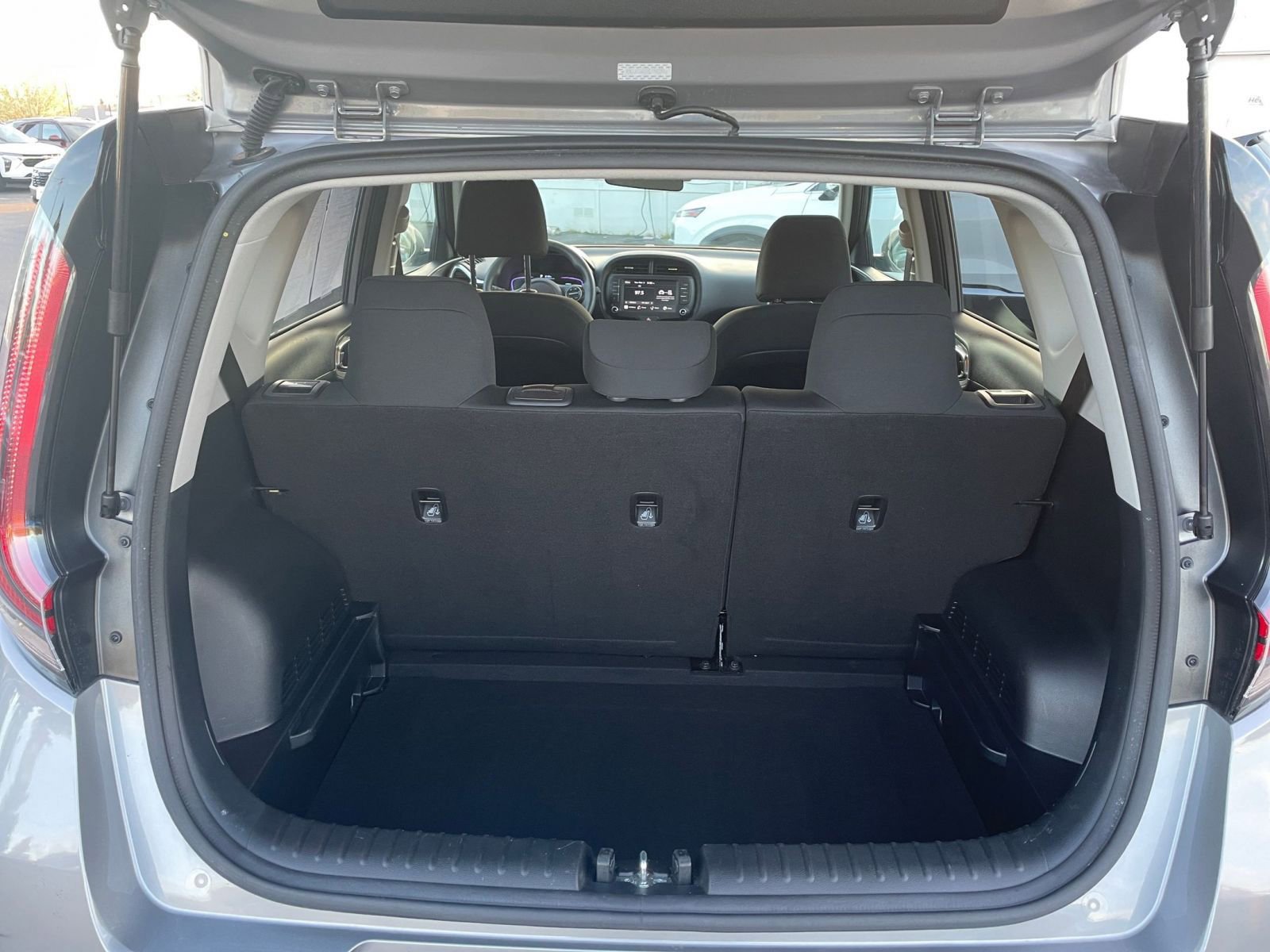 Used 2025 Kia Soul LX w/ LX Technology Package FWD image 29