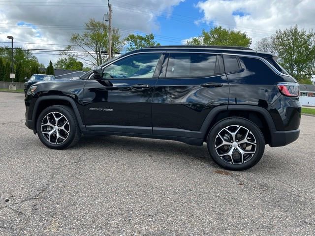 Used 2024 Jeep Compass Limited AWD/4WD image 2