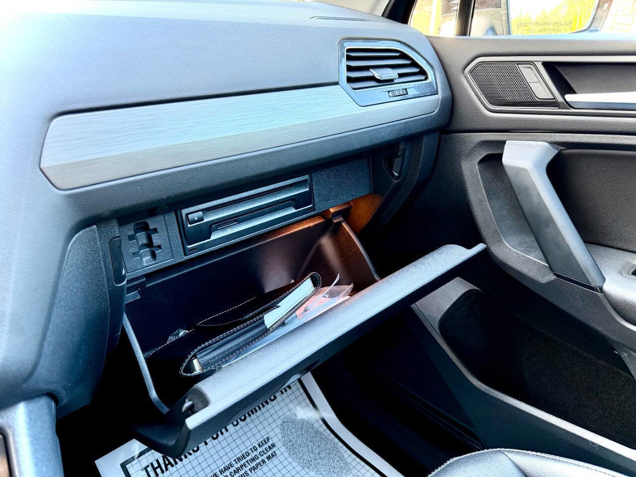 Used 2019 Volkswagen Tiguan SE image 39