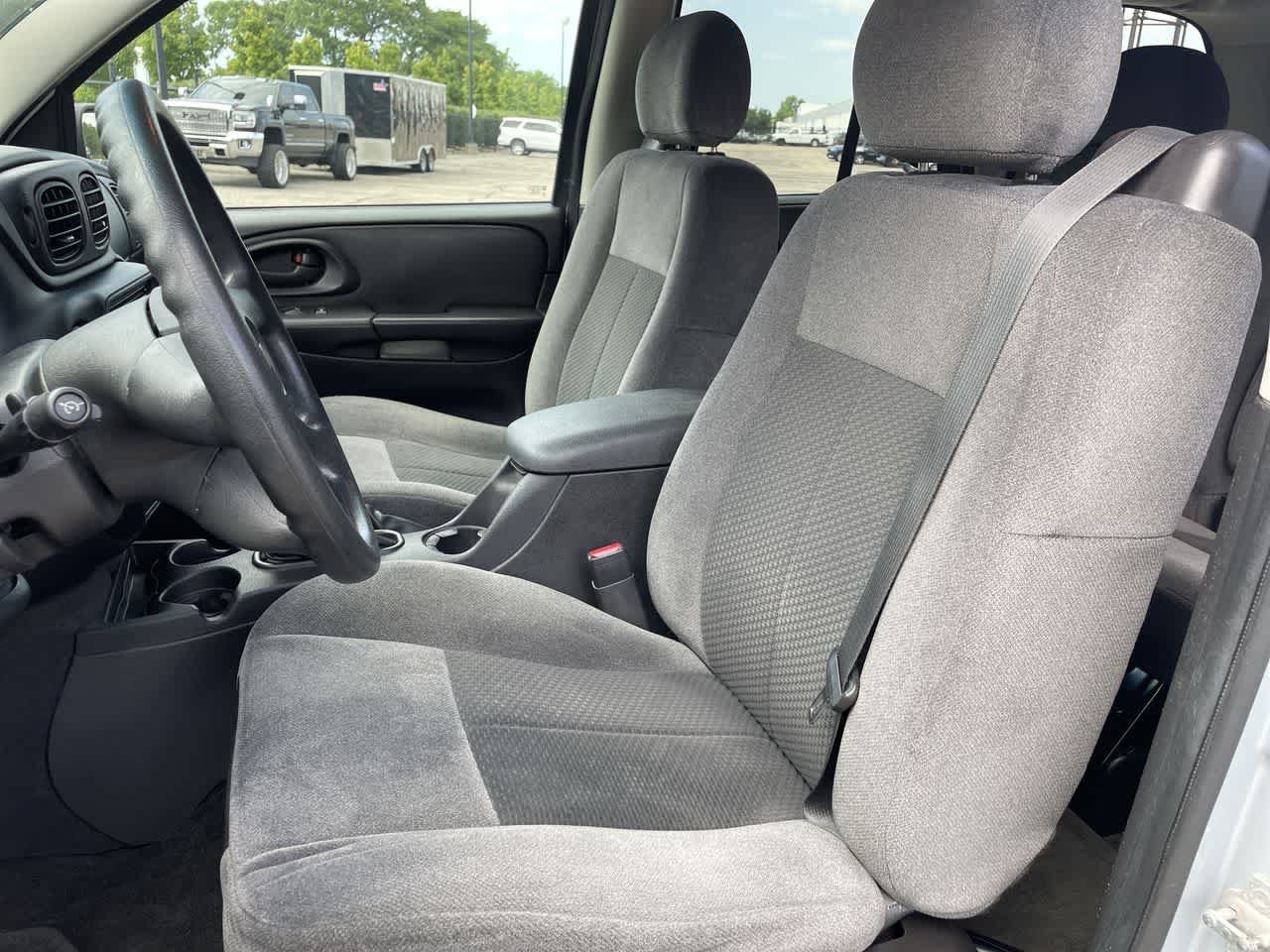Used 2008 Chevrolet TrailBlazer LT w/ Sun And Sound Package RWD image 12