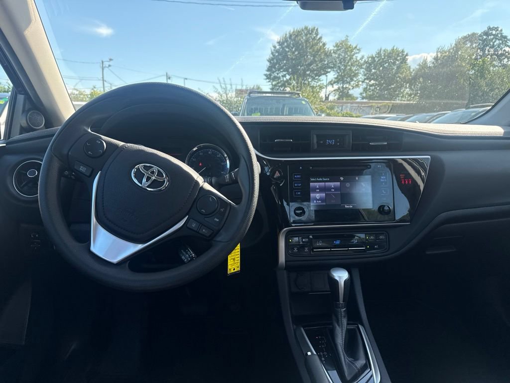 Used 2018 Toyota Corolla LE FWD image 12