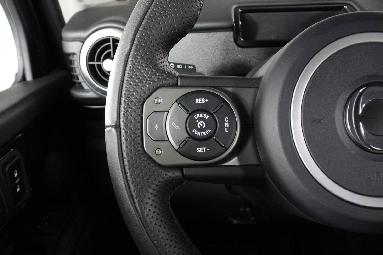 Used 2024 INEOS Grenadier Fieldmaster Edition image 12