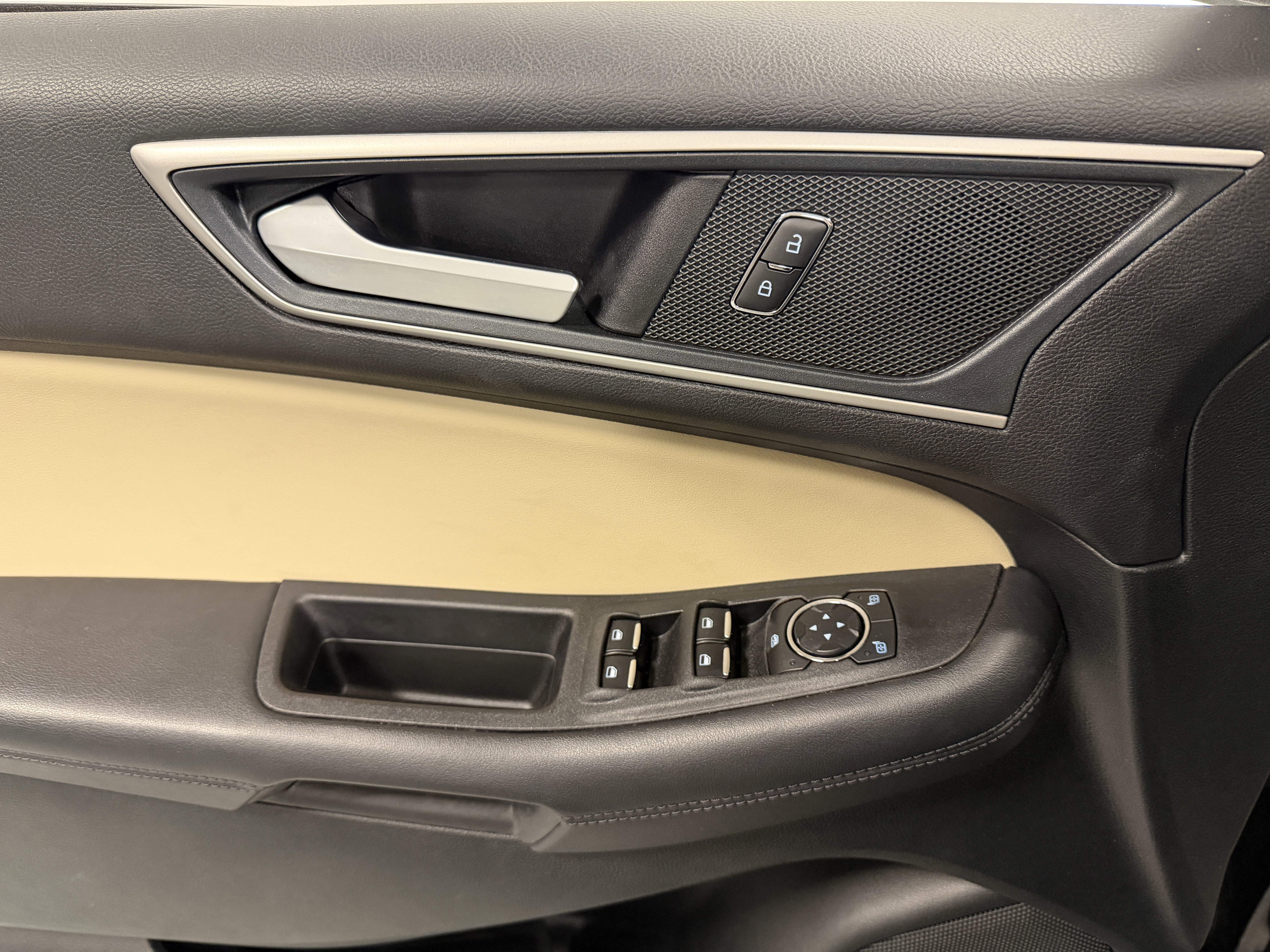 Used 2024 Ford Edge SEL w/ Convenience Package image 19