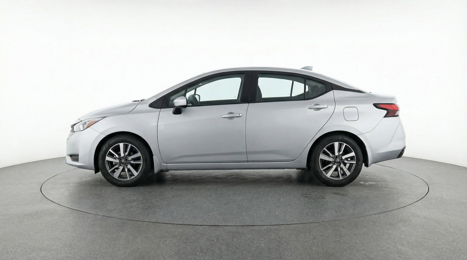 Used 2025 Nissan Versa SV FWD image 5