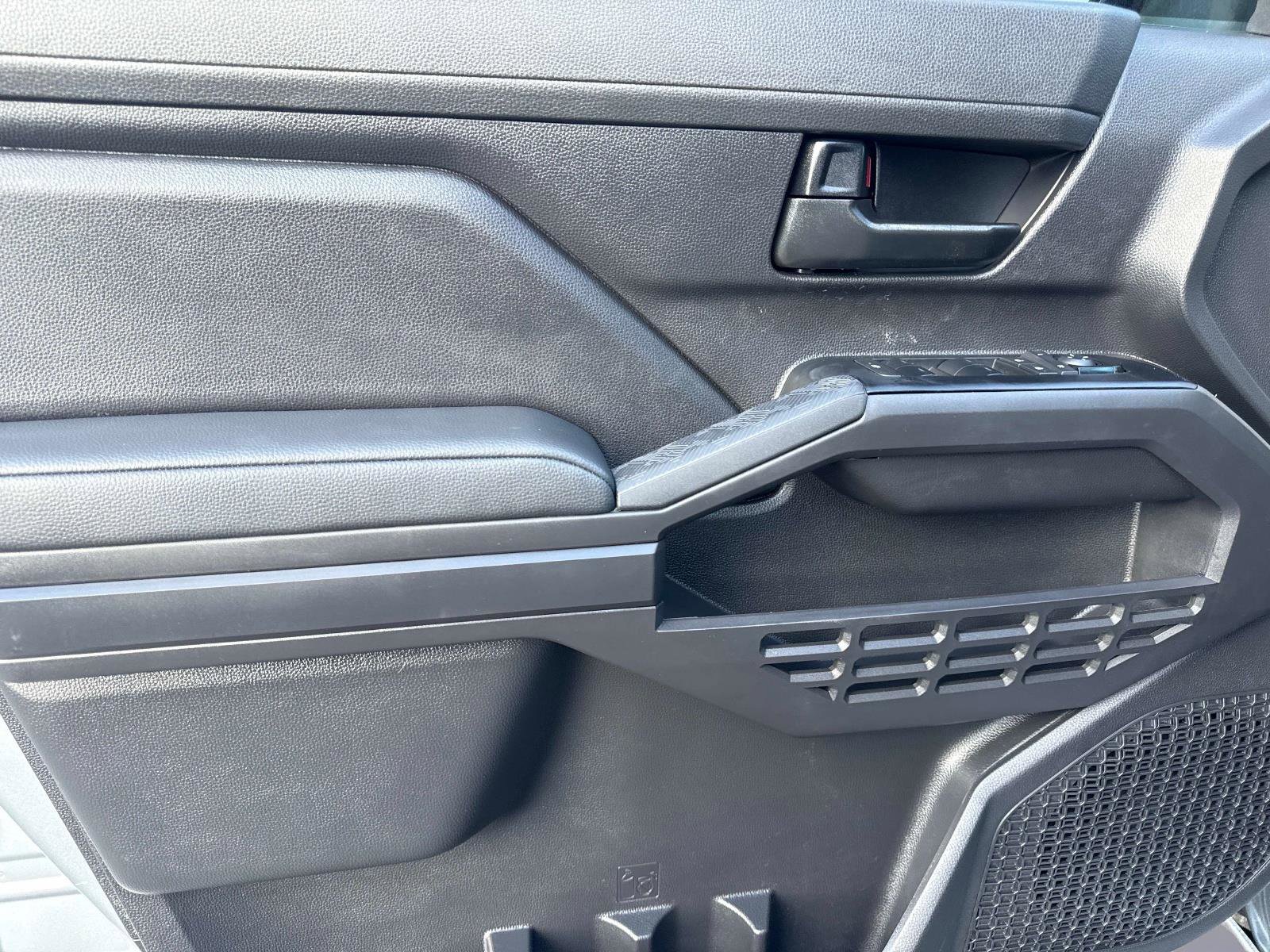 Used 2025 Toyota Tacoma SR image 18