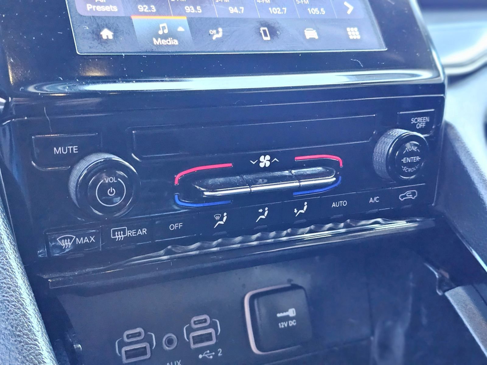 Used 2023 Jeep Grand Cherokee Laredo image 12