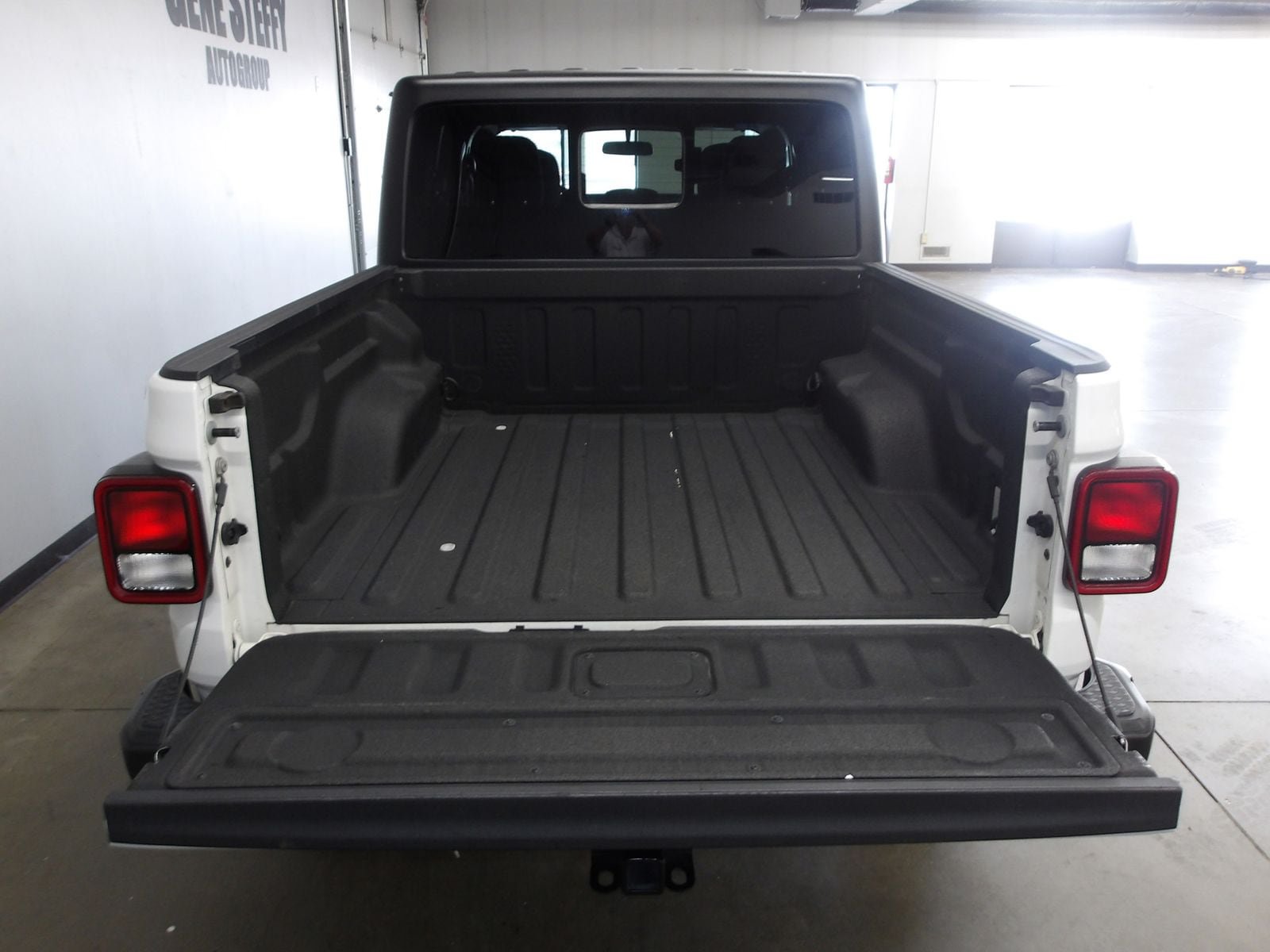 Used 2023 Jeep Gladiator Sport AWD/4WD image 18