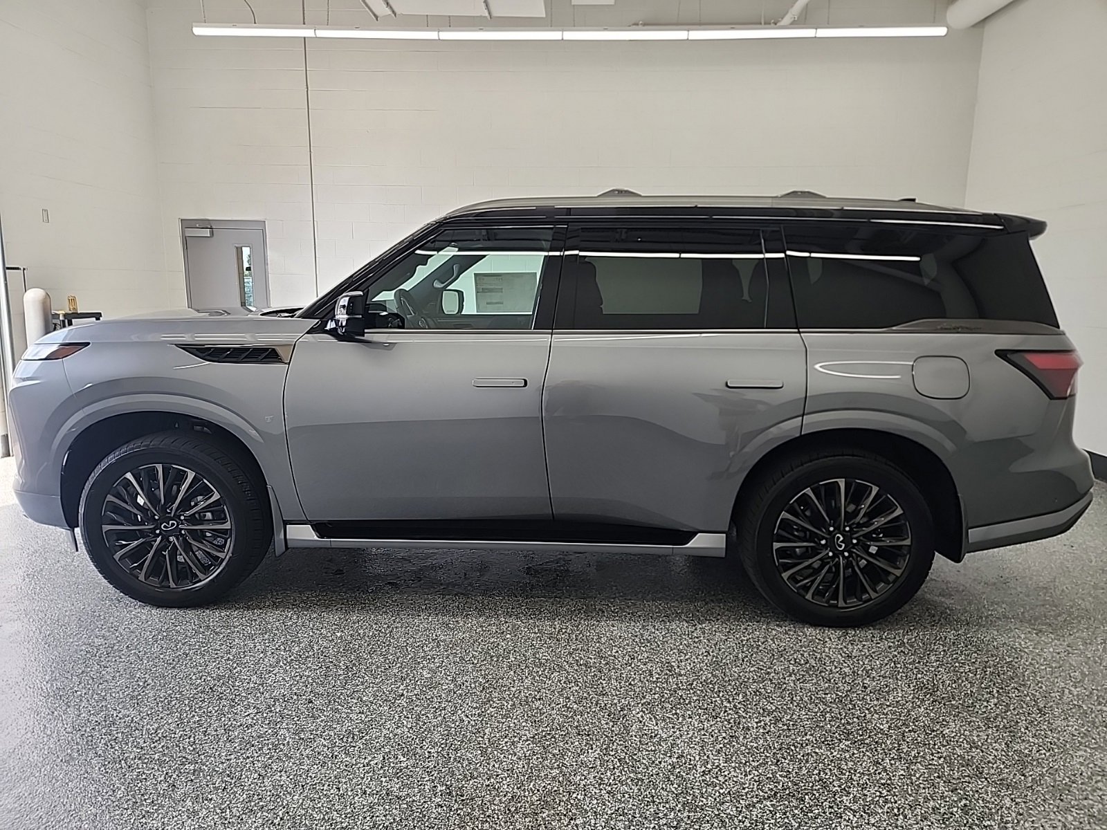 New 2026 INFINITI QX80 Autograph image 2