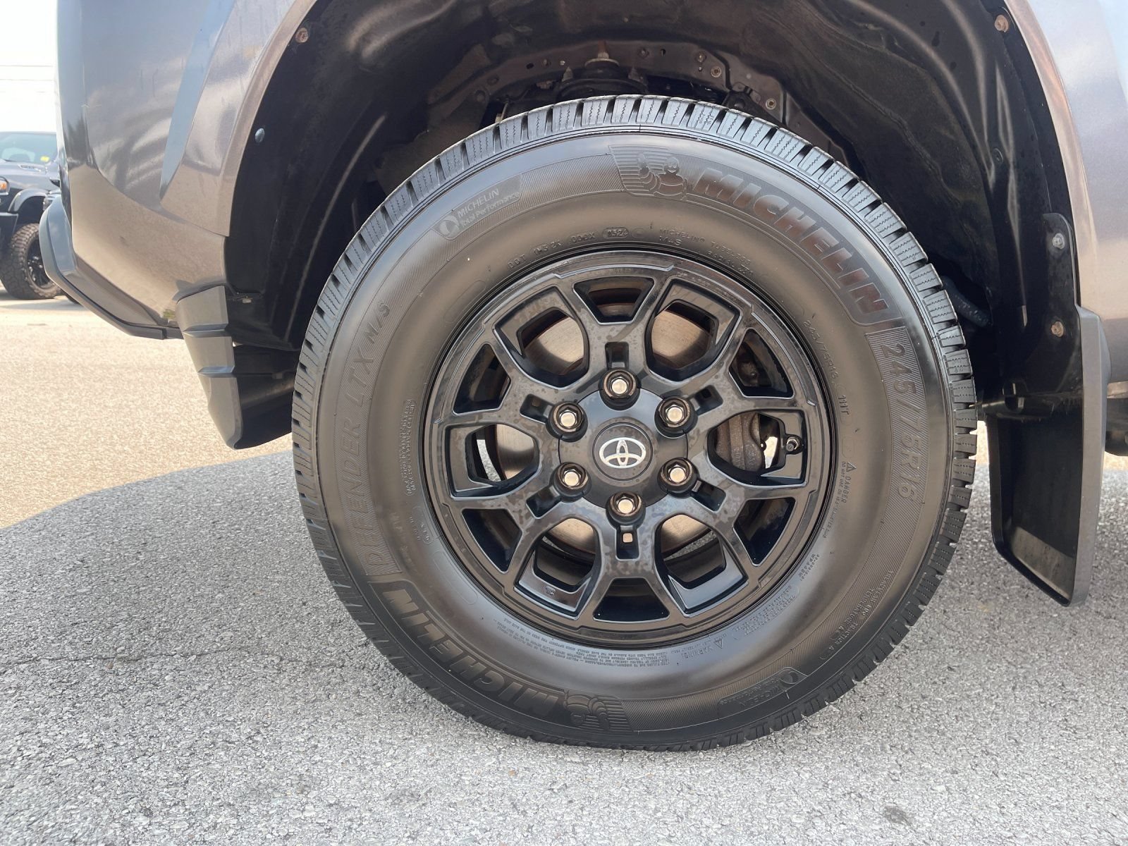 Used 2019 Toyota Tacoma SR5 AWD/4WD image 29