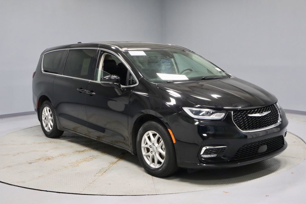 Used 2024 Chrysler Pacifica Touring-L