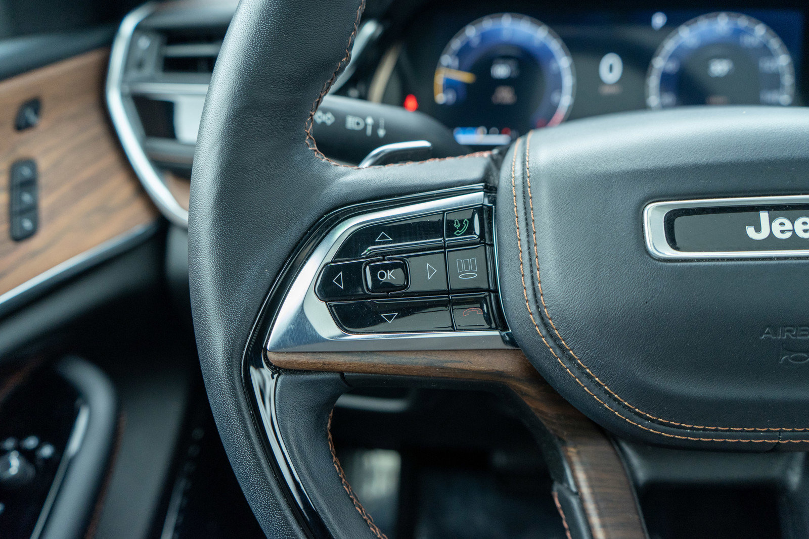 Used 2023 Jeep Grand Cherokee Summit w/ Adv Protech Group IV image 28