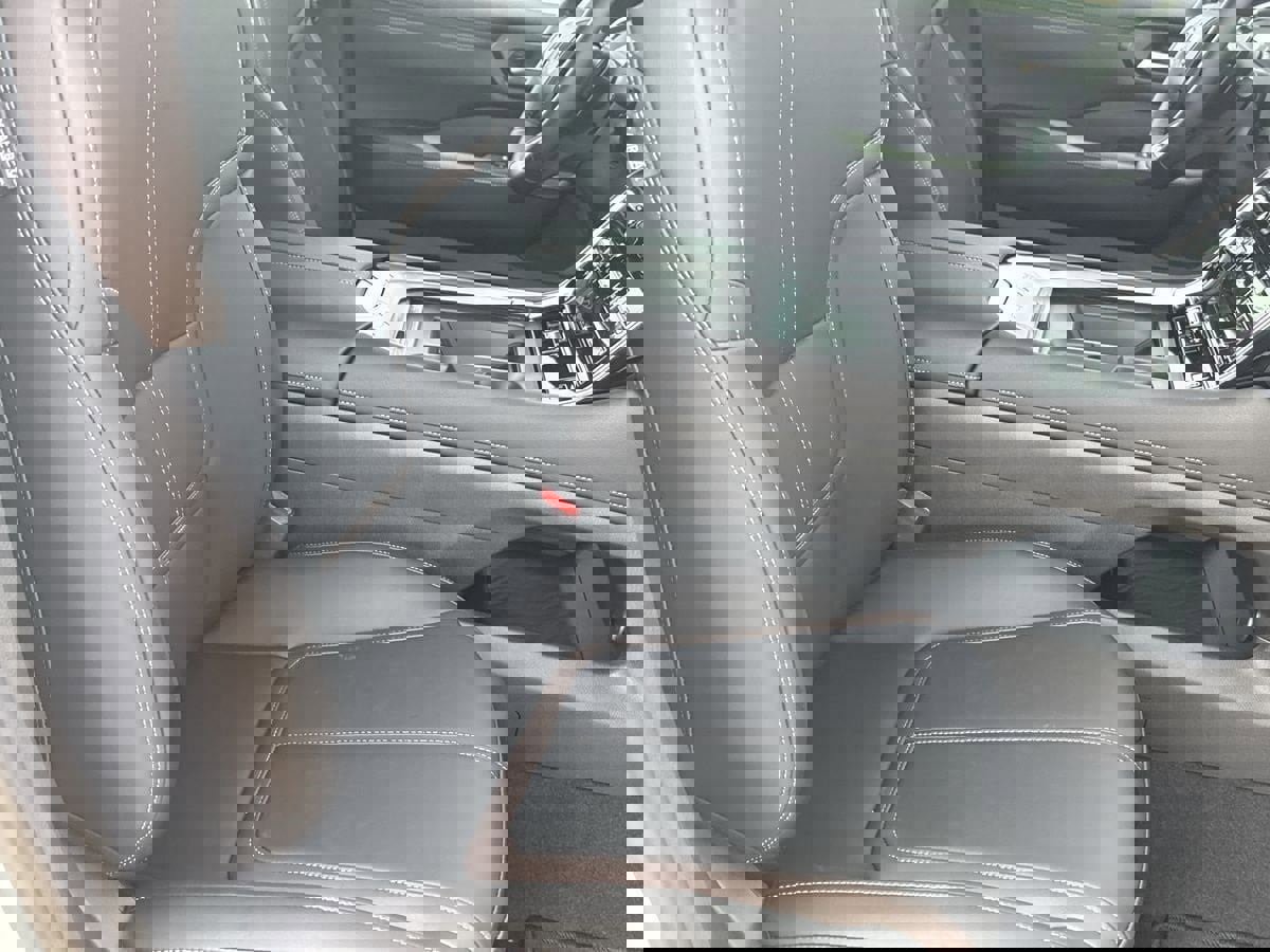 New 2026 Nissan Armada SL w/ Captain's Chari Seat Package image 11