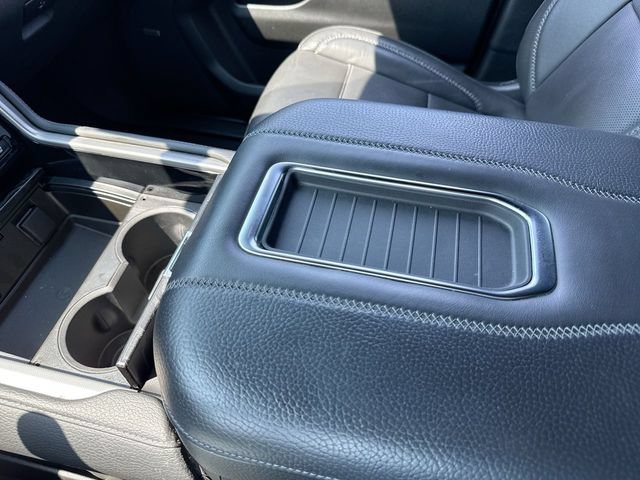 Used 2024 GMC Yukon XL Denali AWD/4WD image 21