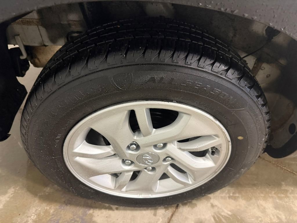 Certified 2022 Hyundai Venue SE w/ Cargo Package FWD image 17