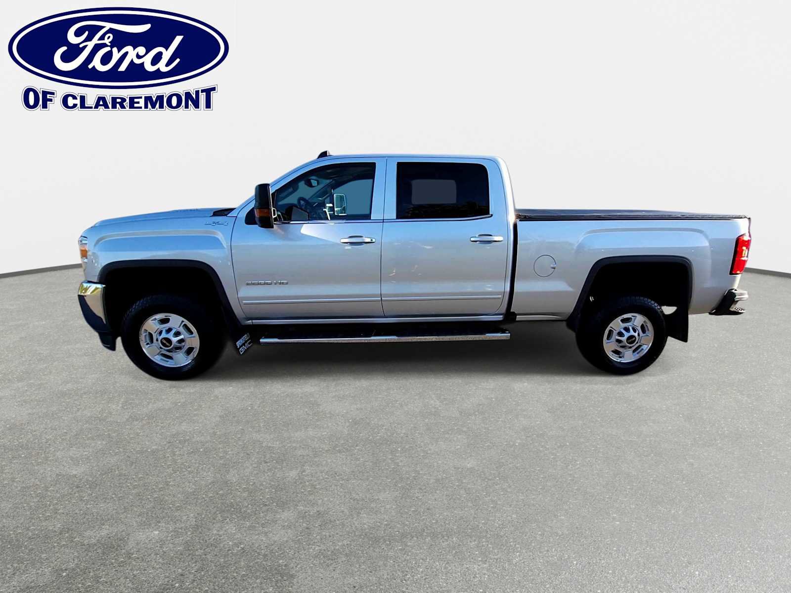 Used 2016 GMC Sierra 2500 SLE w/ SLE Preferred Package AWD/4WD image 5