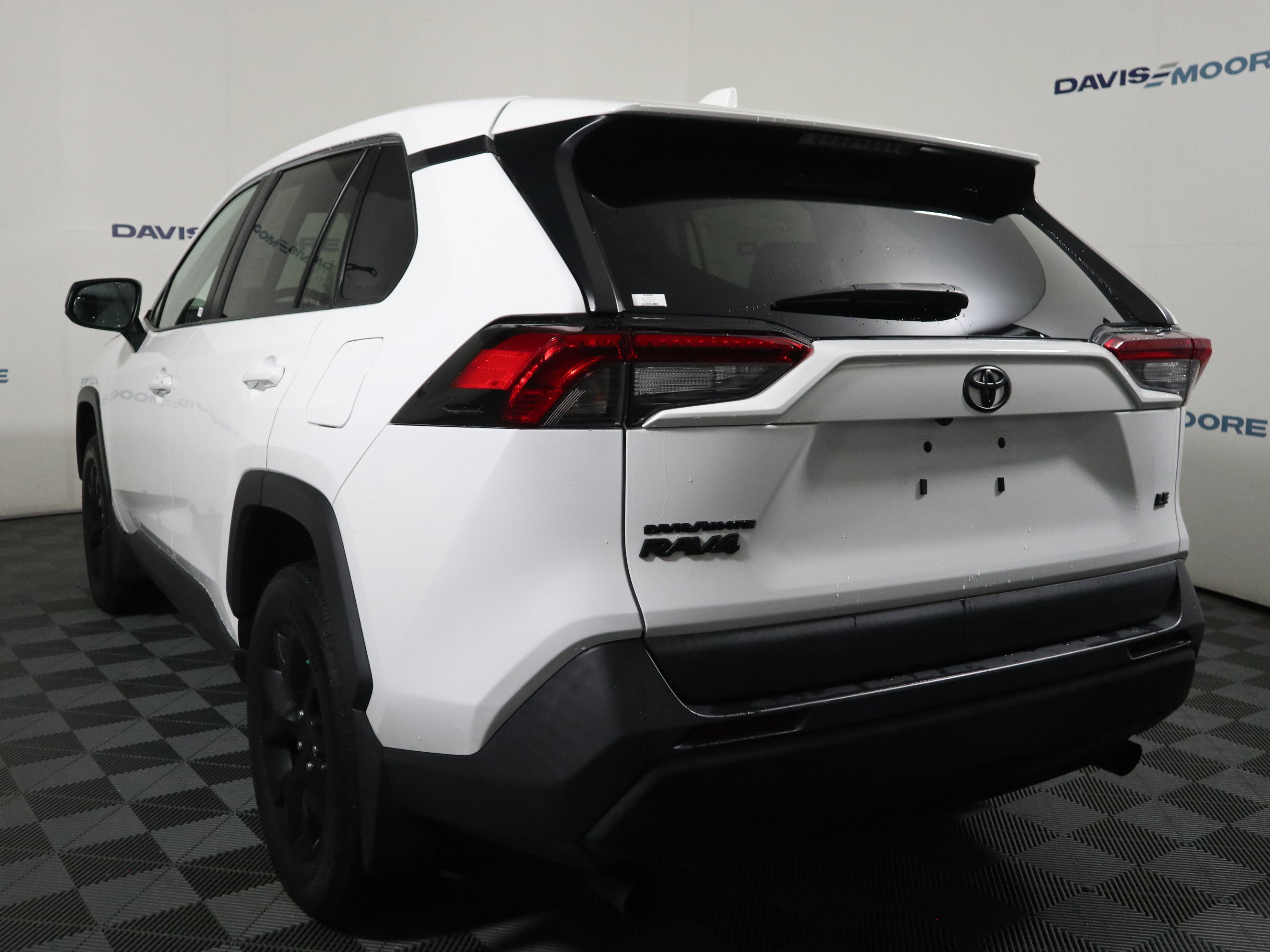 Used 2022 Toyota RAV4 LE image 9