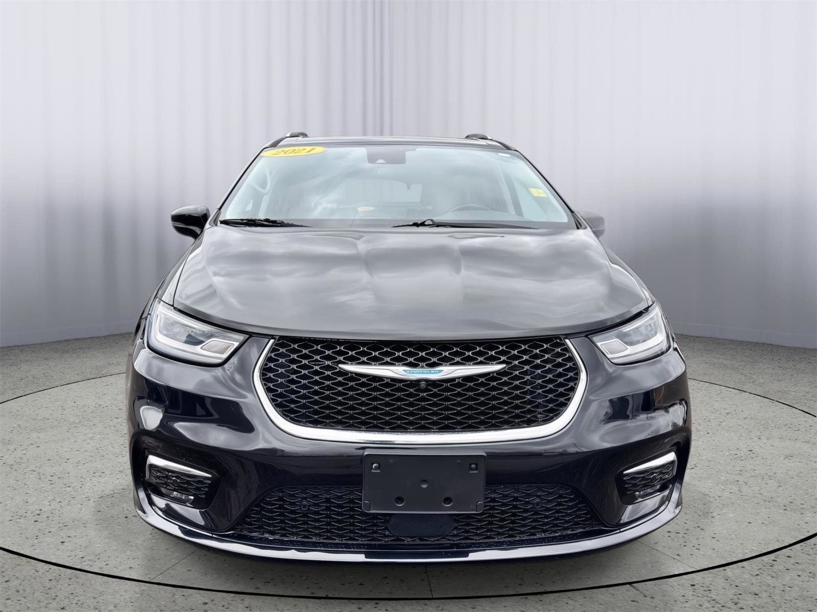 Used 2021 Chrysler Pacifica Touring-L image 2