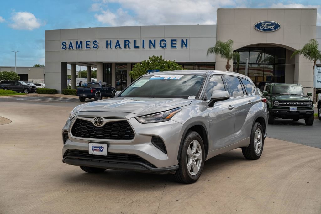 Used 2021 Toyota Highlander L FWD image 1