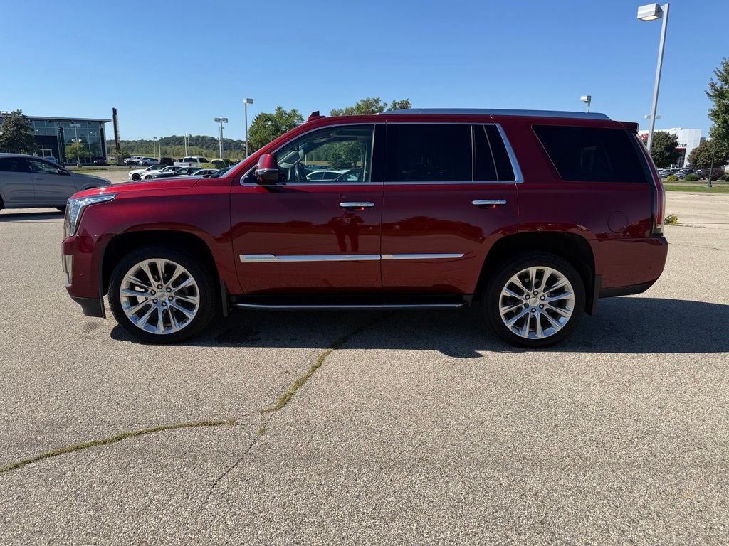 Used 2019 Cadillac Escalade Luxury AWD/4WD image 2