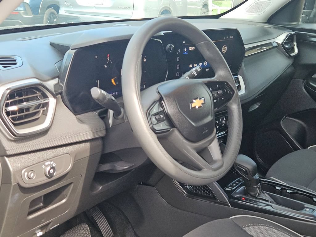 Used 2025 Chevrolet TrailBlazer LT AWD/4WD image 13