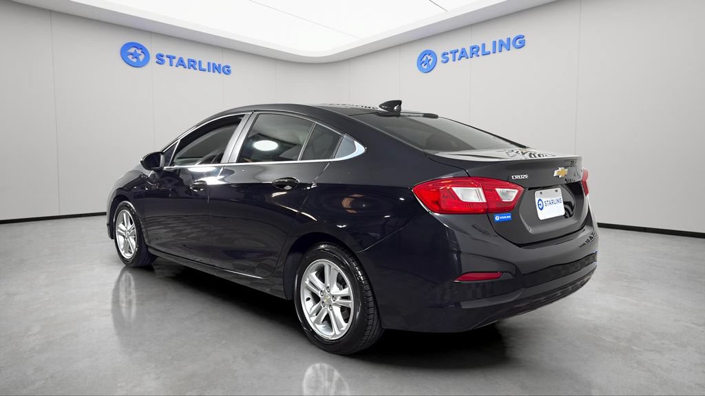 Used 2017 Chevrolet Cruze LT w/ Convenience Package FWD image 5