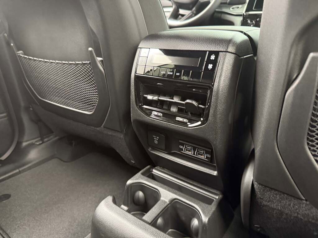 New 2025 Jeep Grand Cherokee L Altitude image 28