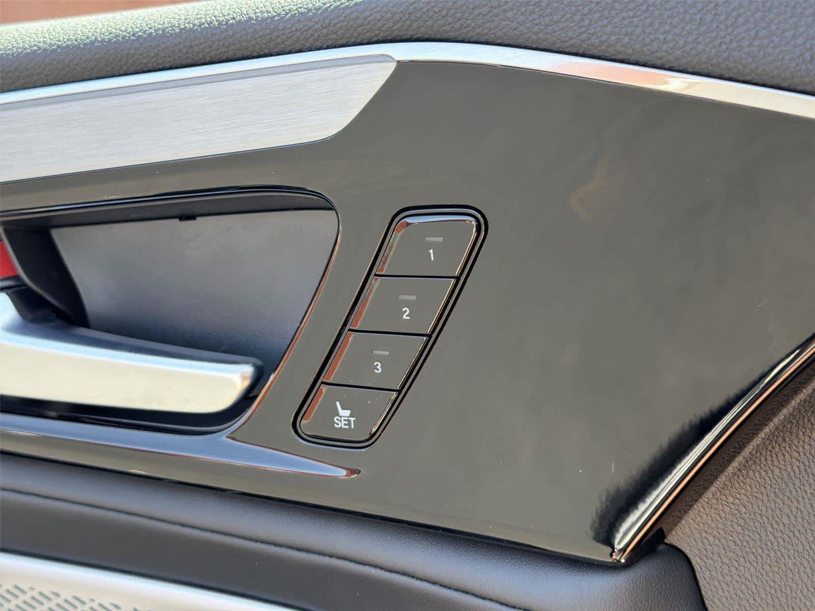 Used 2024 Acura MDX SH-AWD w/ Technology Package image 39
