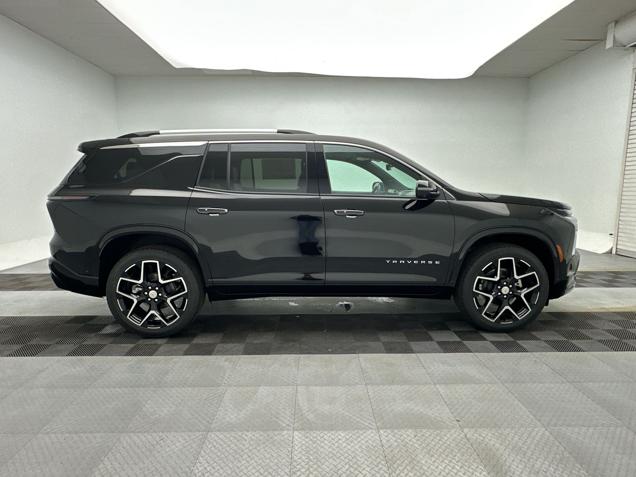 New 2026 Chevrolet Traverse High Country w/ LPO, Floor Liner Package AWD/4WD image 8