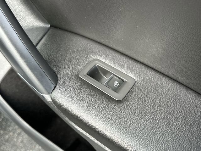 Used 2020 Volkswagen Tiguan SE w/ Panoramic Sunroof Package image 34