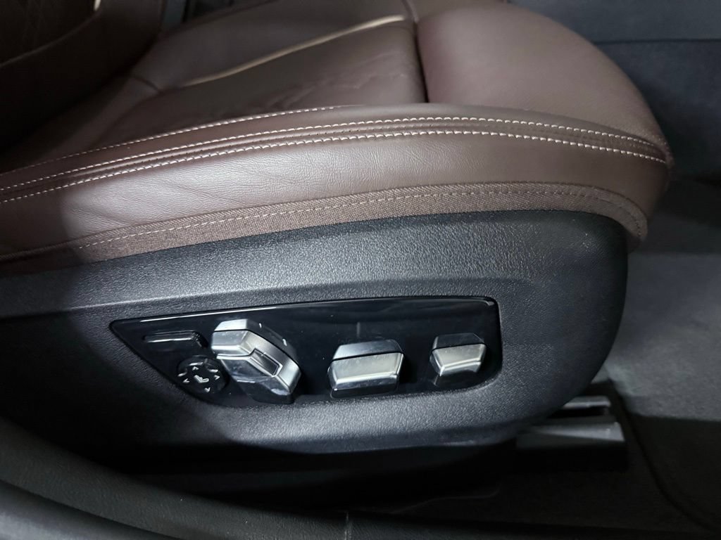 Used 2022 BMW M550i xDrive w/ Dynamic Handling Package AWD/4WD image 29