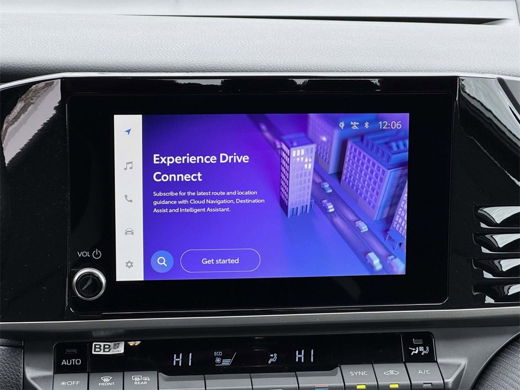 Used 2025 Toyota Camry SE image 3