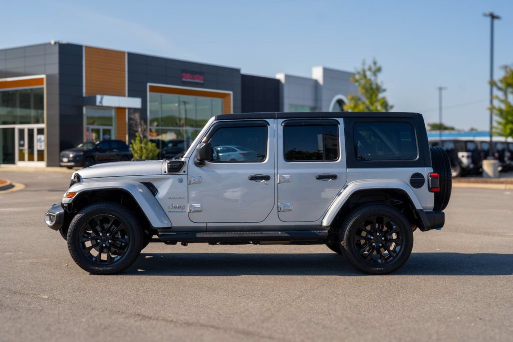 Used 2023 Jeep Wrangler Unlimited Sahara AWD/4WD image 4