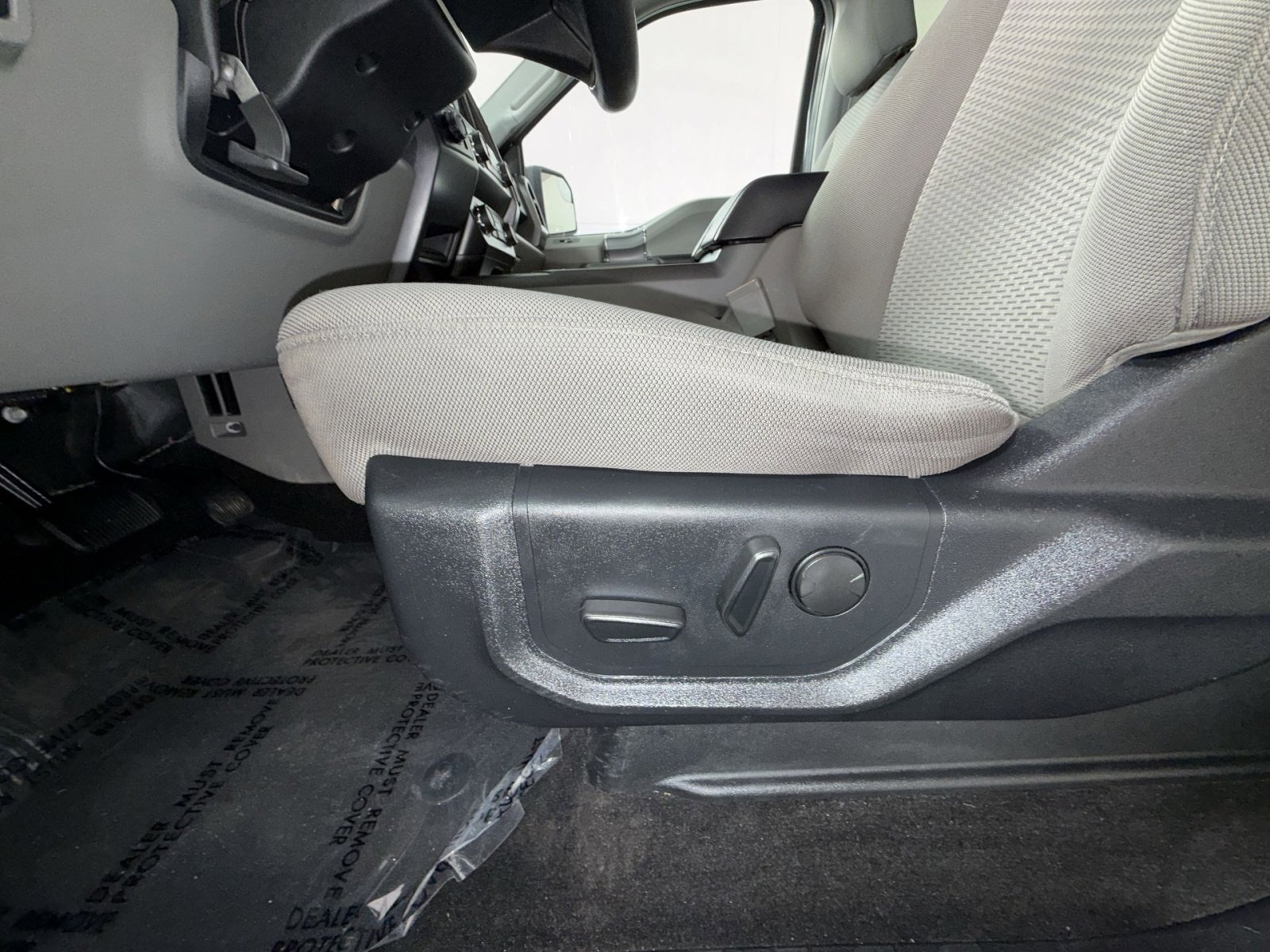 Used 2019 Ford F150 XLT w/ Equipment Group 302A Luxury AWD/4WD image 14