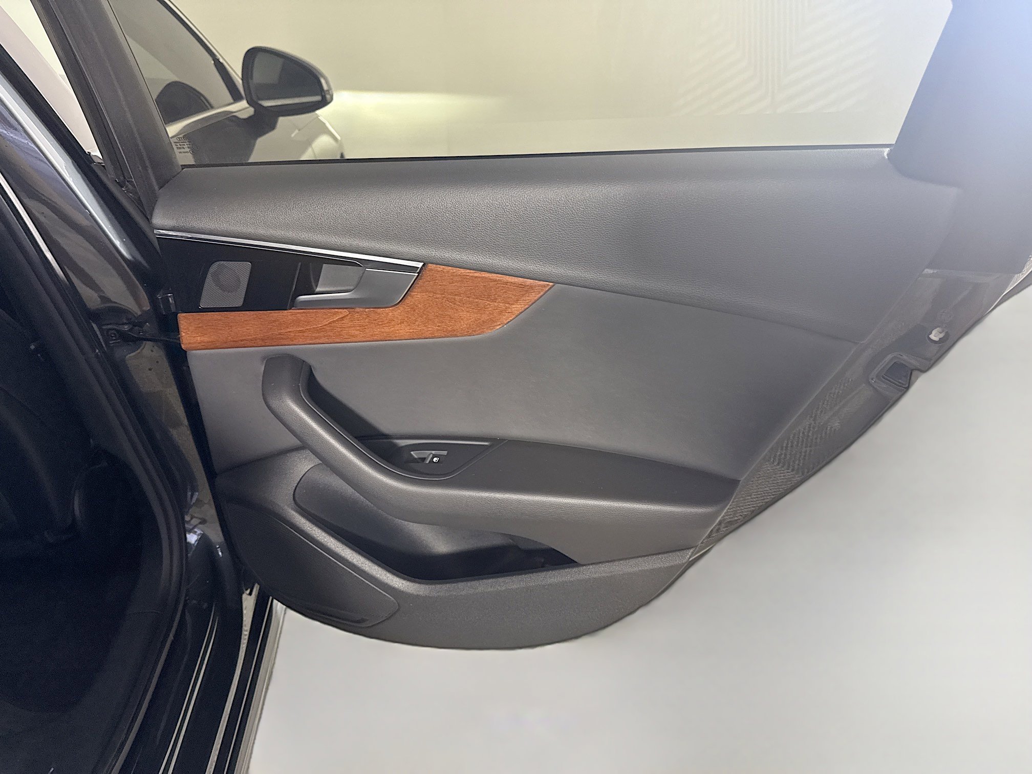 Used 2023 Audi A4 2.0T Premium image 28