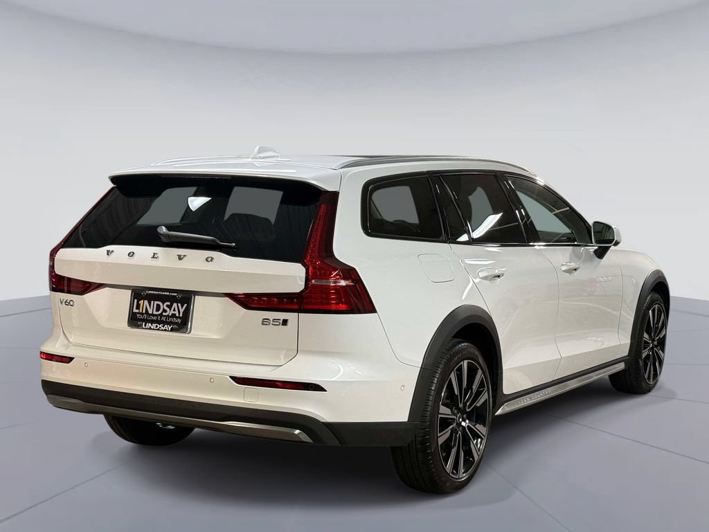 Used 2025 Volvo V60 B5 Cross Country Ultra AWD/4WD image 10