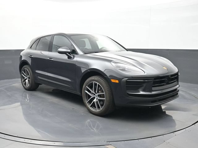 Certified 2025 Porsche Macan AWD/4WD image 24