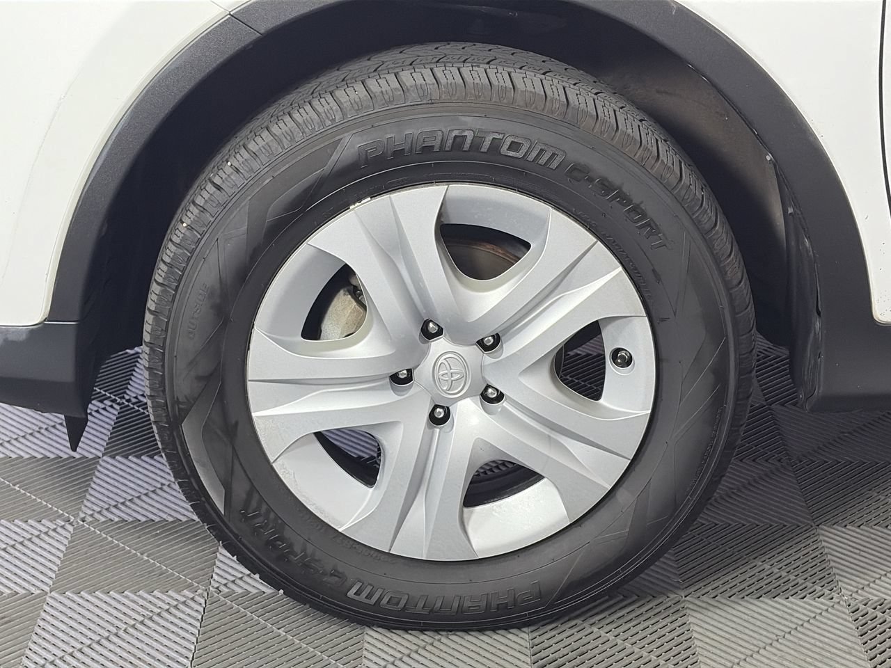 Used 2015 Toyota RAV4 LE FWD image 10