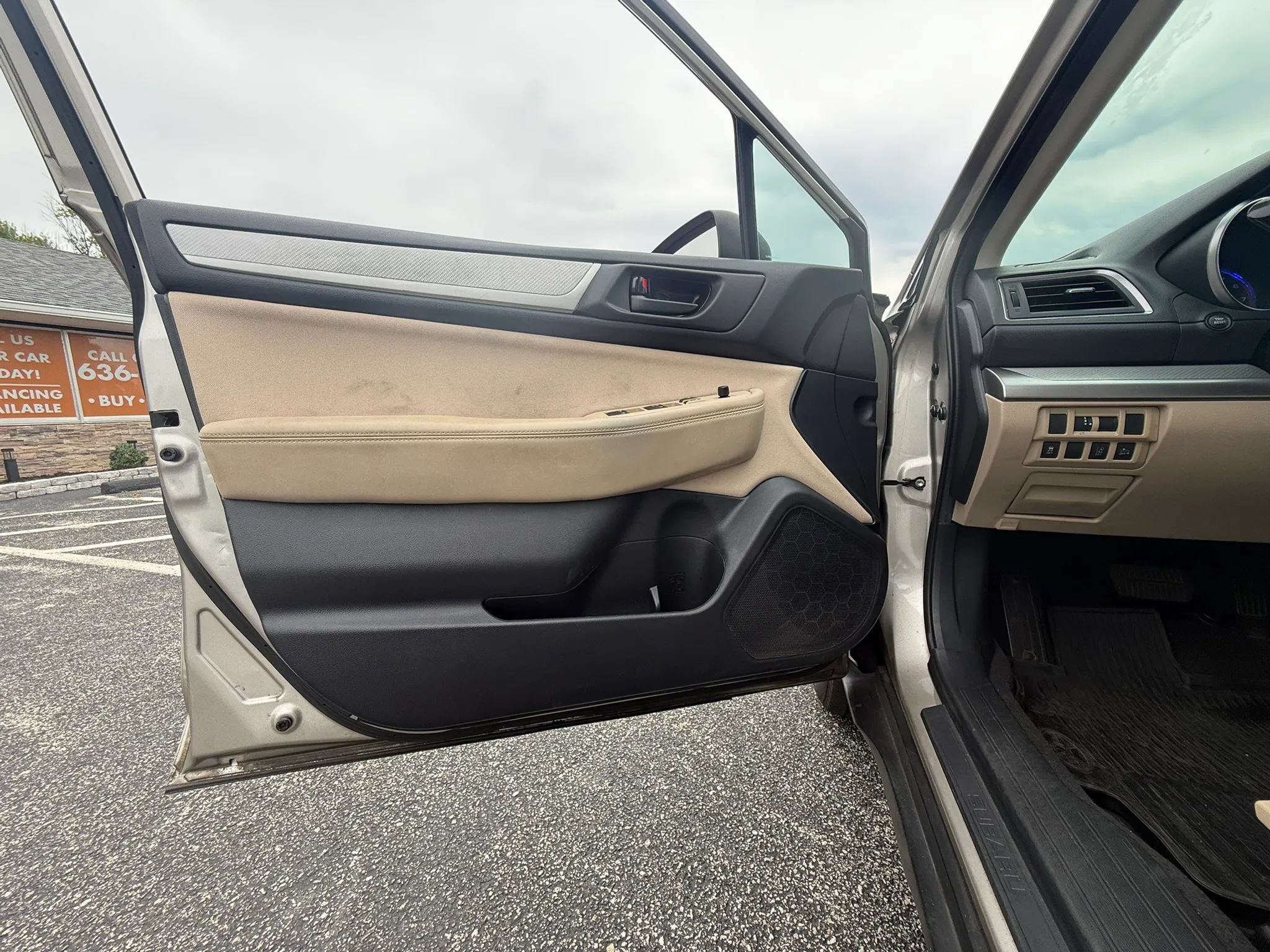 Used 2019 Subaru Outback 2.5i AWD/4WD image 11