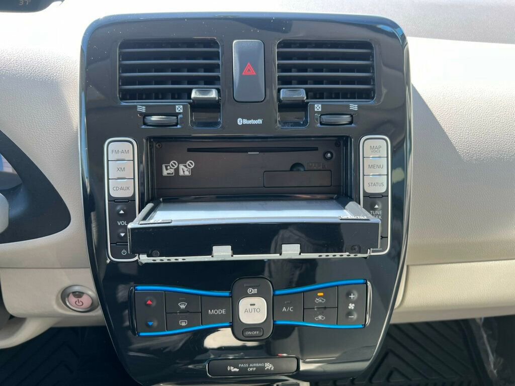 Used 2012 Nissan Leaf SL image 28