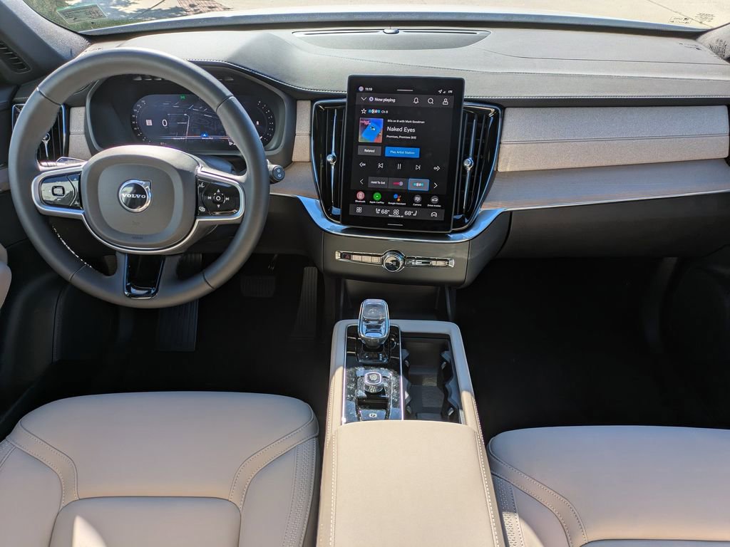 New 2026 Volvo XC90 B5 Plus w/ Protection Package Premier image 14