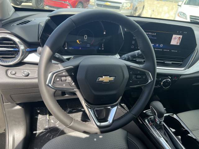 New 2026 Chevrolet Trax LT w/ LT Convenience Package FWD image 11