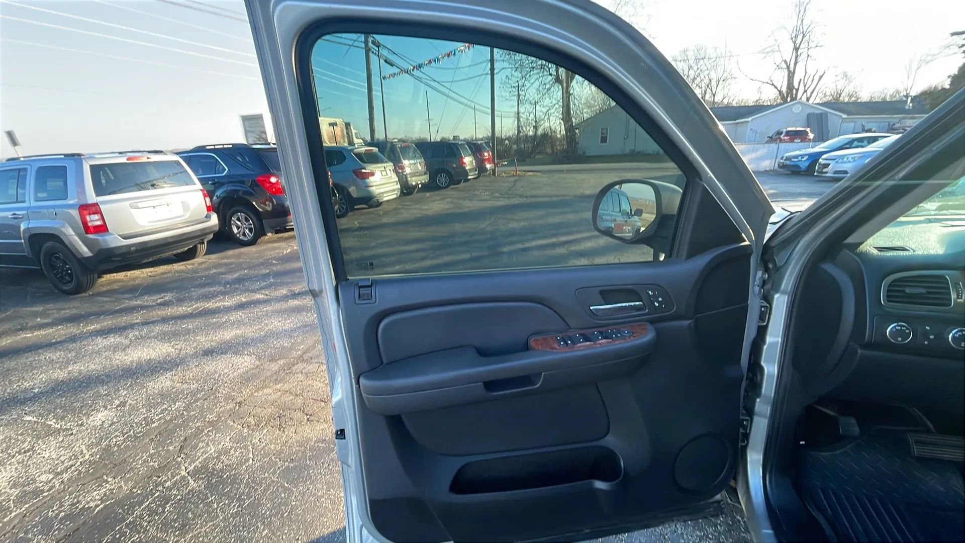 Used 2007 Chevrolet Silverado 1500 LTZ w/ Safety Package AWD/4WD image 17