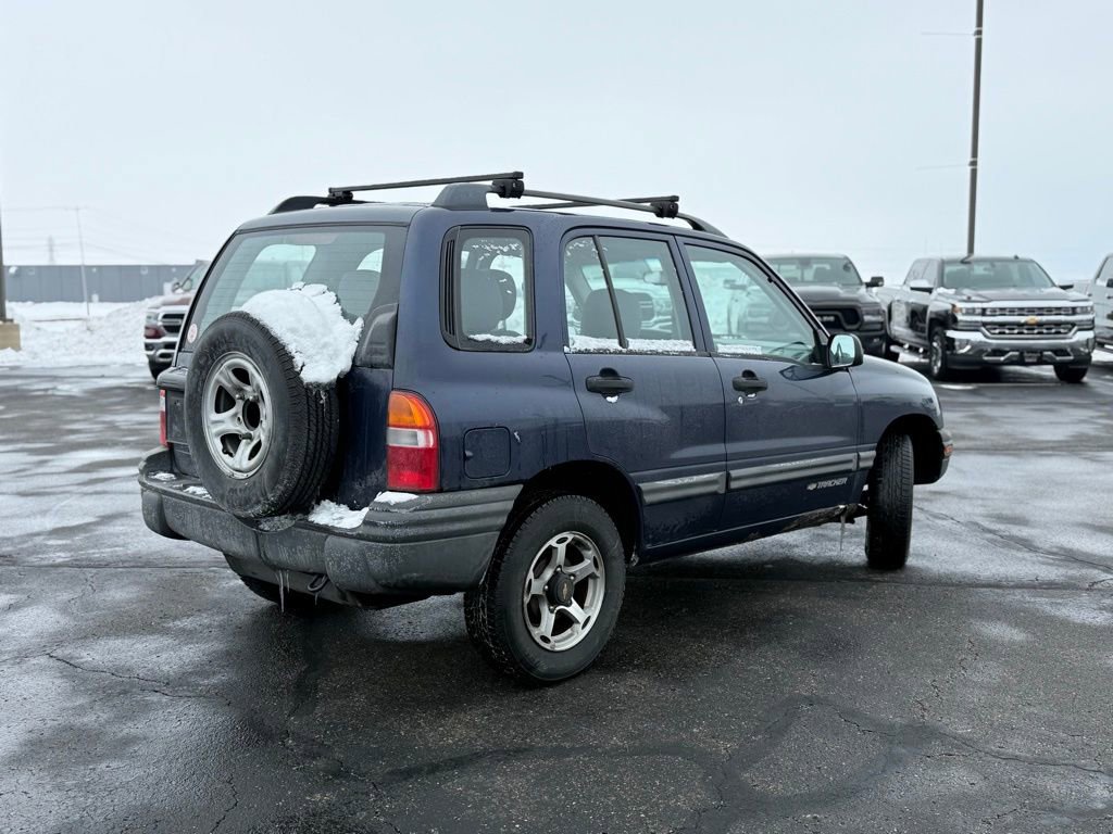 Used 2000 Chevrolet Tracker 4WD w/ Preferred Equipment Group 2 image 2