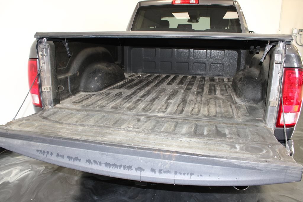 Used 2017 RAM 1500 Express AWD/4WD image 13