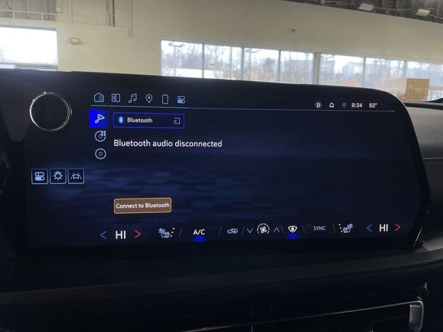 Used 2025 Chevrolet Traverse LT image 16