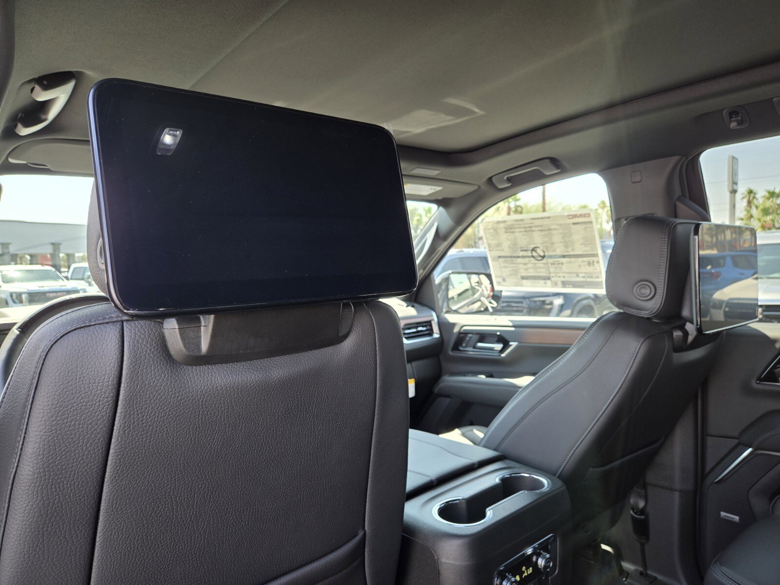 New 2025 GMC Yukon Denali w/ Denali Reserve Package image 9